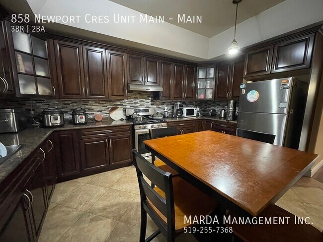 Photo du bâtiment - LARGE 3 BED/2BATH MAIN FLOOR UNIT IN SOUTH...