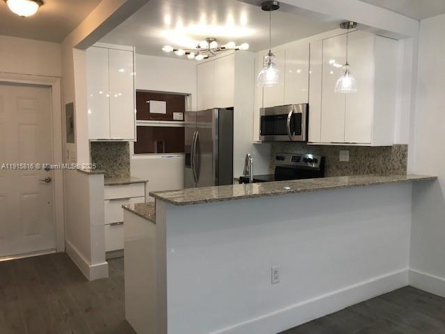 Foto principal - 120 Royal Palm Rd