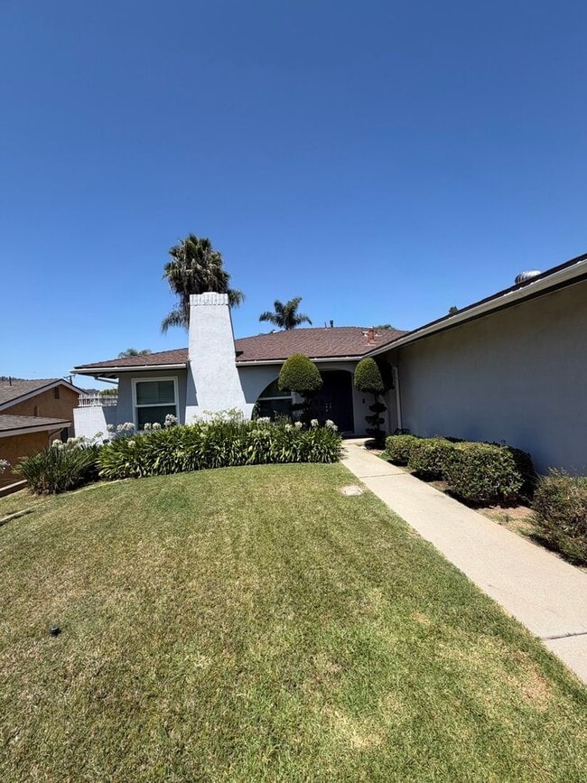 Building Photo - Beautiful 3 Bedroom Home in Avocado Heights