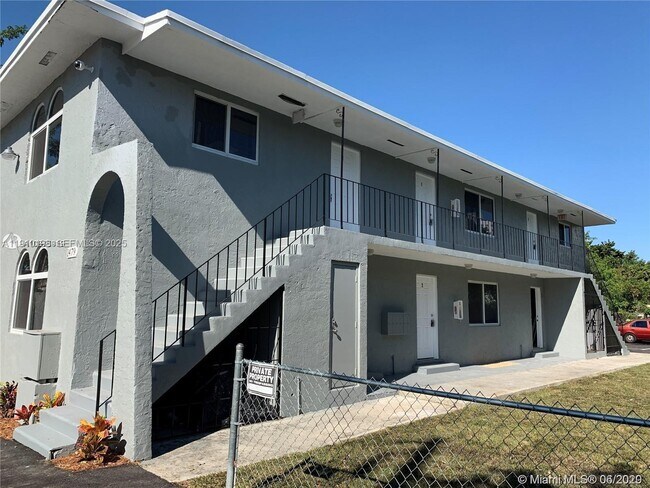 Foto del edificio - 1479 NW 16th St