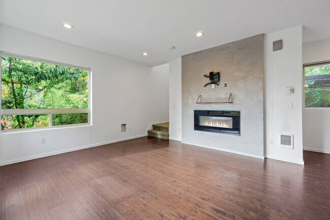 Building Photo - 2010 S Judkins St