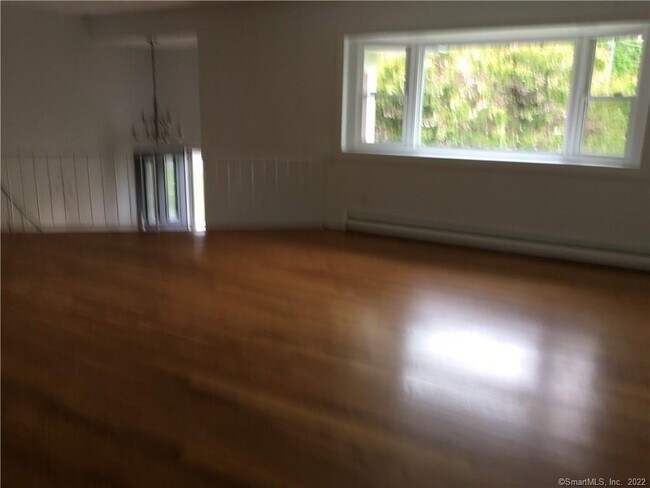 Foto del edificio - 17 Cottontail Rd