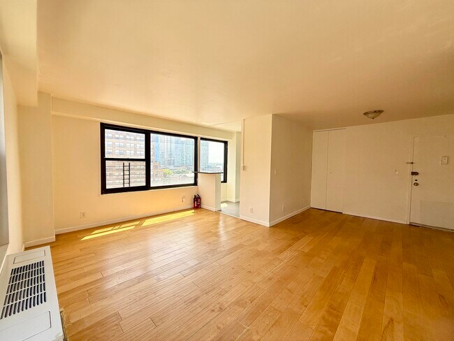 Foto del edificio - 135 Montgomery St