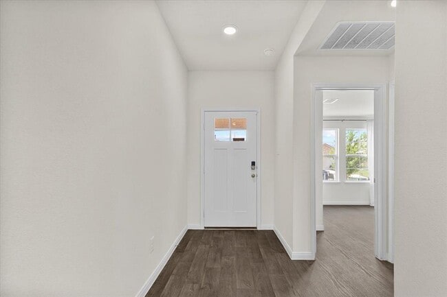 Building Photo - 136 Medinah Ln