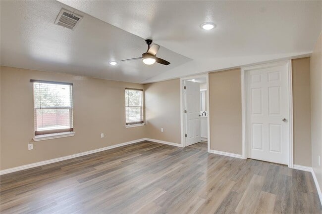 Building Photo - 1604 Tierra Alto St