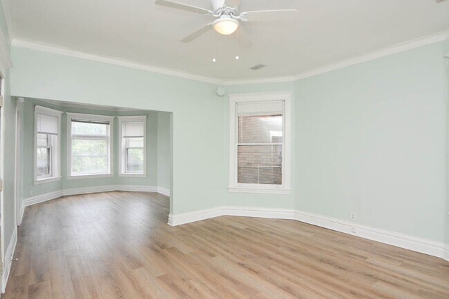 Building Photo - 1651 W Irving Park Rd