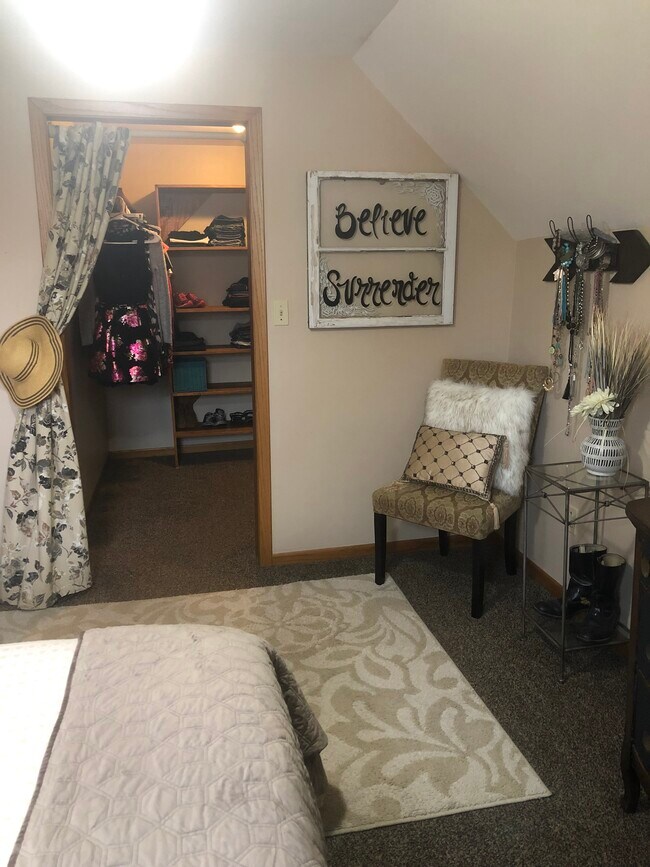 Main bedroom/walk in closet - 800 Monroe St