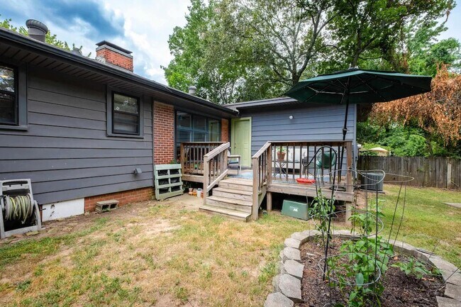 Foto del edificio - 2100 Durwood Rd