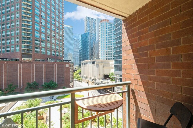 Foto del edificio - 440 N McClurg Ct