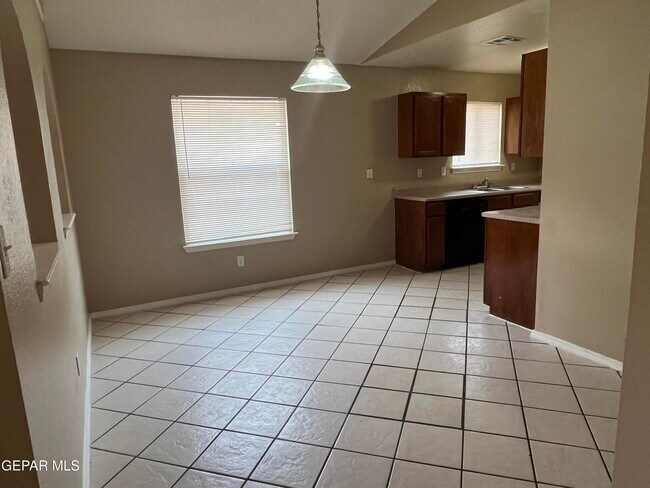 Building Photo - 12345 Tierra Plata Dr