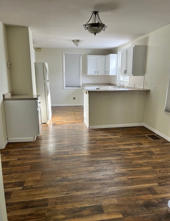 Building Photo - 412 S 73rd St