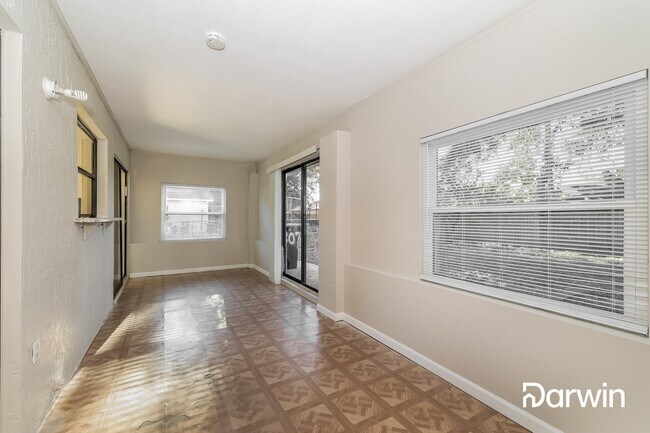 Building Photo - 307 Colonade Ct