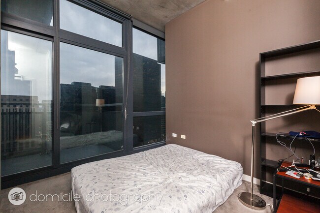 Foto del edificio - 235 W Van Buren St