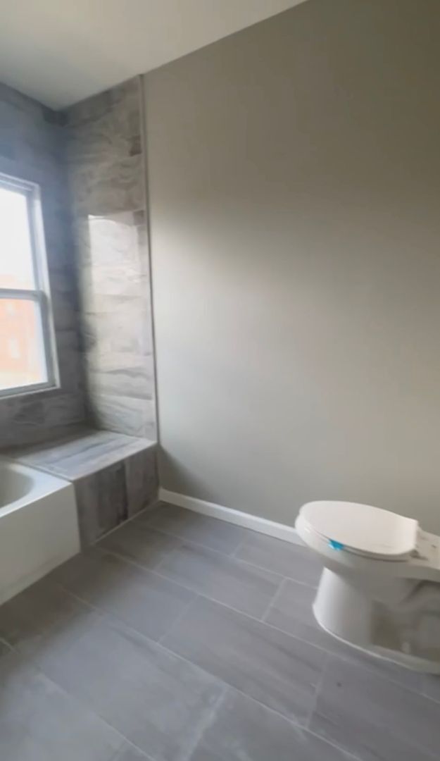 Foto del edificio - Lease_ Fully Remodeled 3 Bedroom 1 1/2 Bath Welcome Section 8 Call 313-429-3244