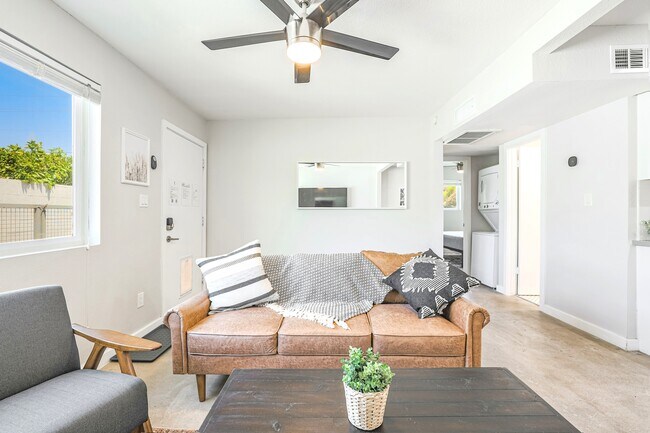 Dormitorio - 2821 E Turney Ave