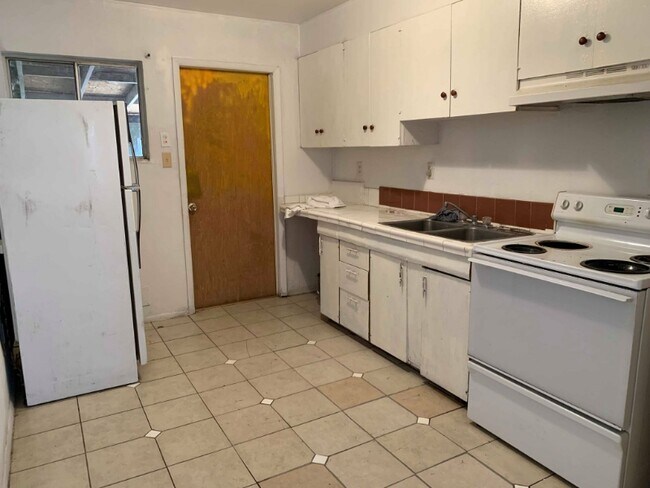 Foto del edificio - 2642 Yori Ave