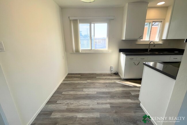 Foto del edificio - 716 Hensley Ave