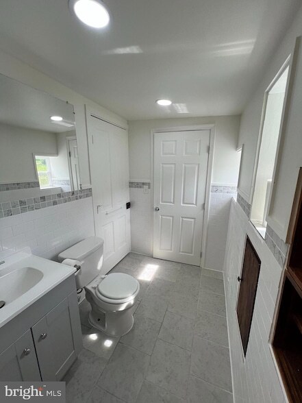 Foto del edificio - 903 Harding Ave