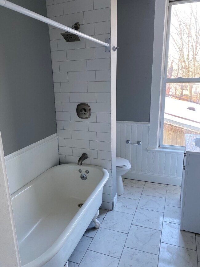 Photo - W Main Apartment