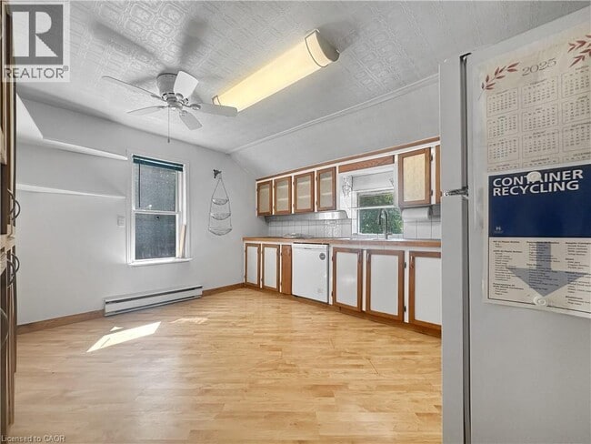 Building Photo - 506 Alder St W