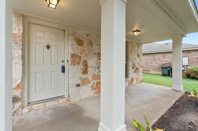 Building Photo - 909 Remington Dr