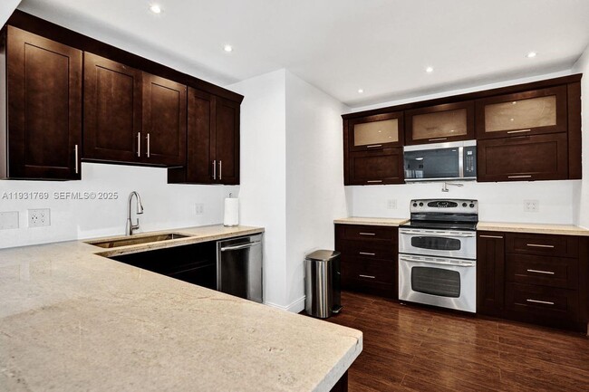 Foto del edificio - 6871 SW 50th Terrace