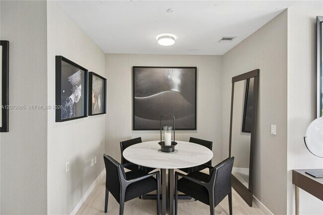 Foto del edificio - 2831 S Bayshore Dr