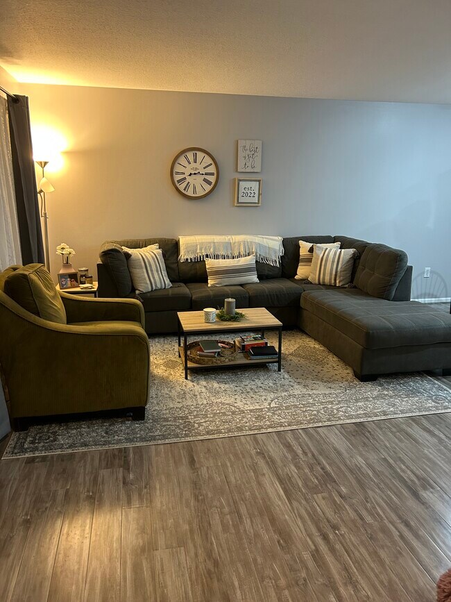 Foto del edificio - 1077 Shady Lake Dr