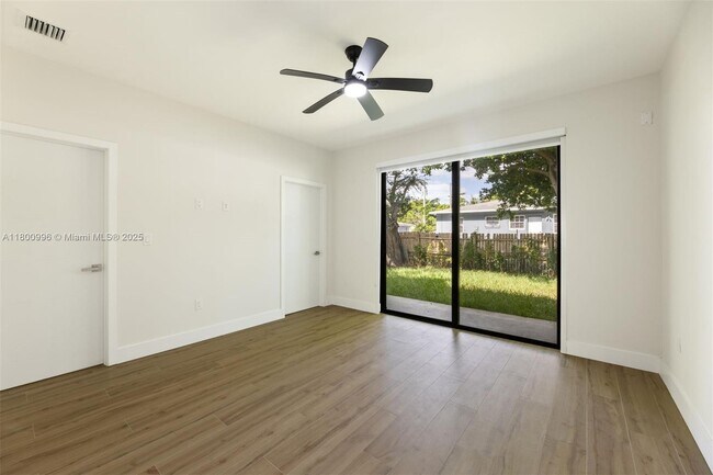 Foto del edificio - 6850 NW 4th Ave