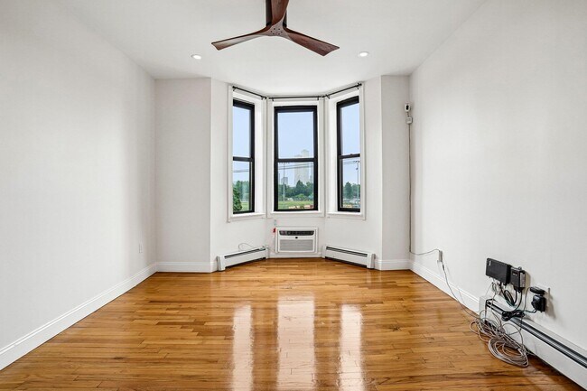 Foto del edificio - 82 Manhattan Ave