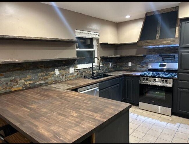 Foto del edificio - 107 Norfolk Ct