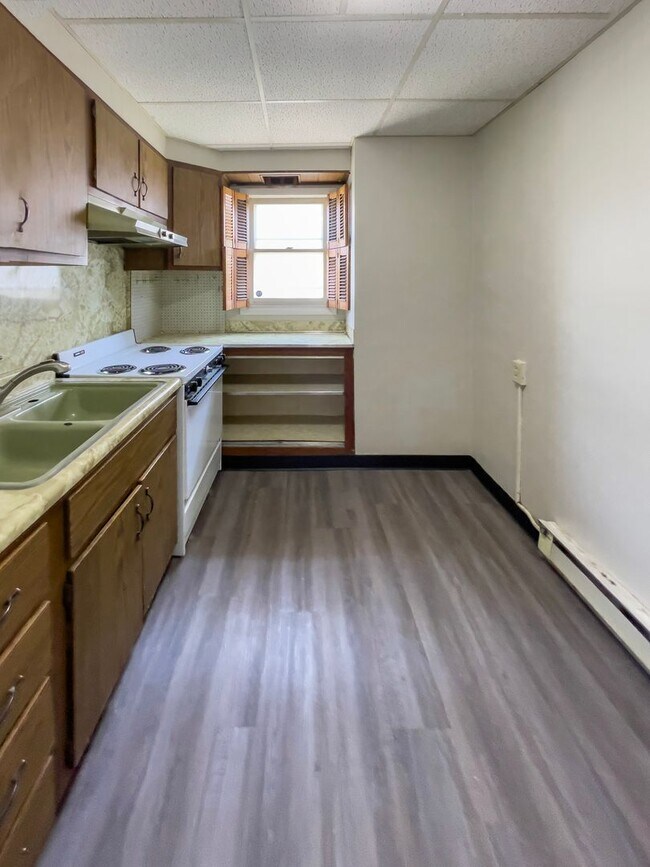 Foto del edificio - Charming 1-Bedroom Apartment Near Ball Sta...