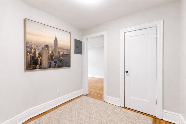 Interior Photo - Montclair Gardens