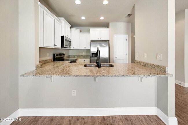 Foto del edificio - 324 Sand Oak Blvd