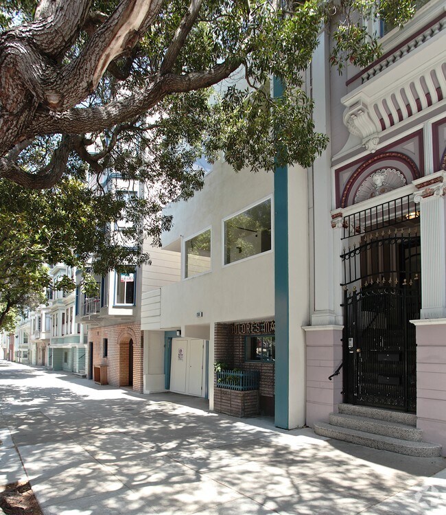 Foto del edificio - Dolores Manor