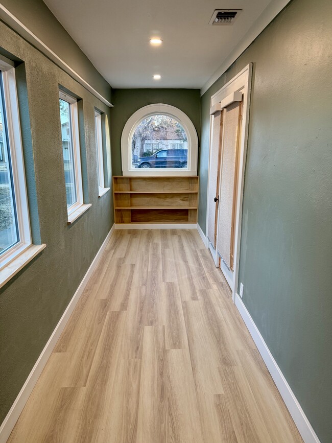 Building Photo - 2420 22nd St