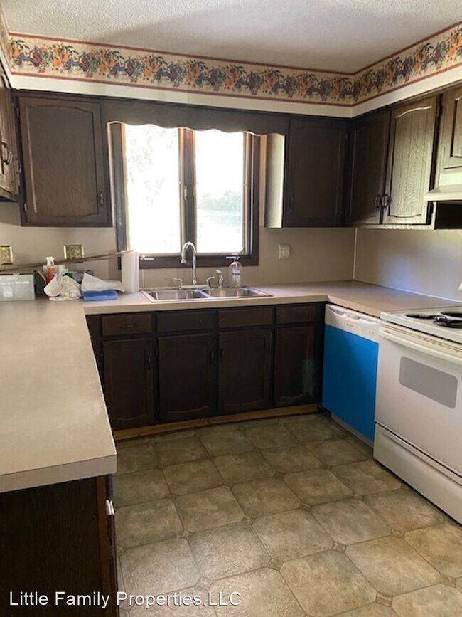 Building Photo - 3 br, 2.5 bath House - 125 Woods Street