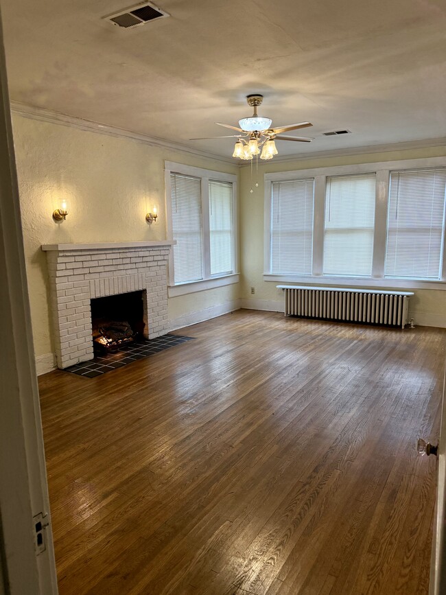Building Photo - 2100 University Cir