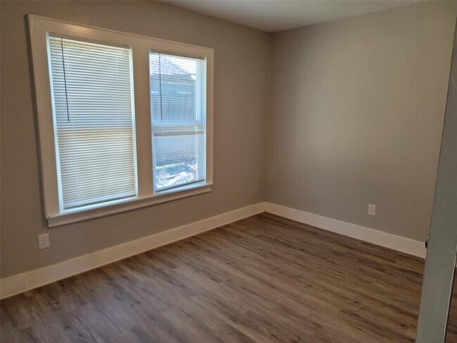 Foto del edificio - 801 S Travis Ave