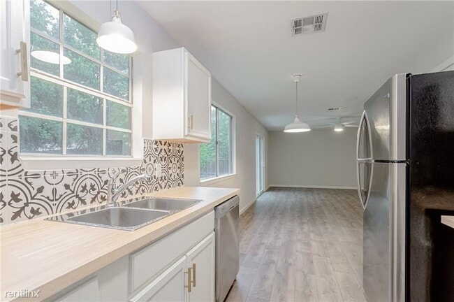 Building Photo - 3 br, 2 bath House - 4702 Dove Springs Dr