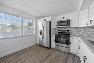 Building Photo - 2202 Lucaya Bend