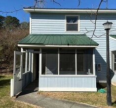 Building Photo - 1231 Shalom Dr