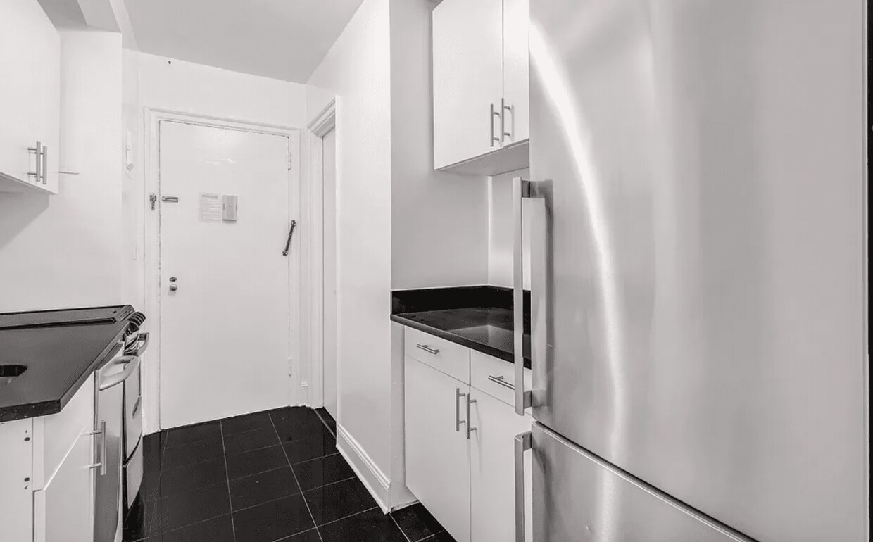 Foto principal - 307 E 44th St