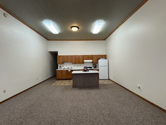 Building Photo - 140 N Railroad St