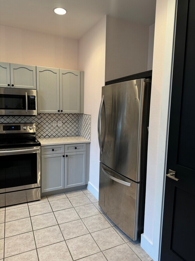 Foto del edificio - 4311 Four Oaks Blvd