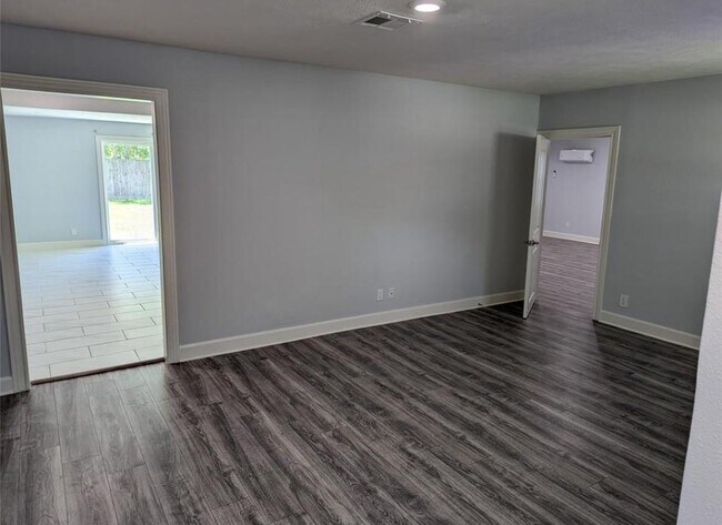 Building Photo - 8230 Homewood Ln