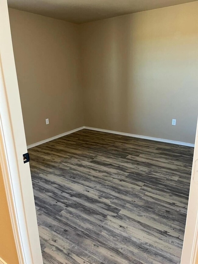 Building Photo - 7433 4th St