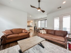 Building Photo - 2 Hermann Park Ct