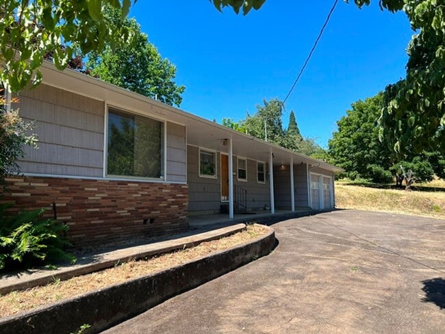 Building Photo - 720 Orchard Heights Rd NW
