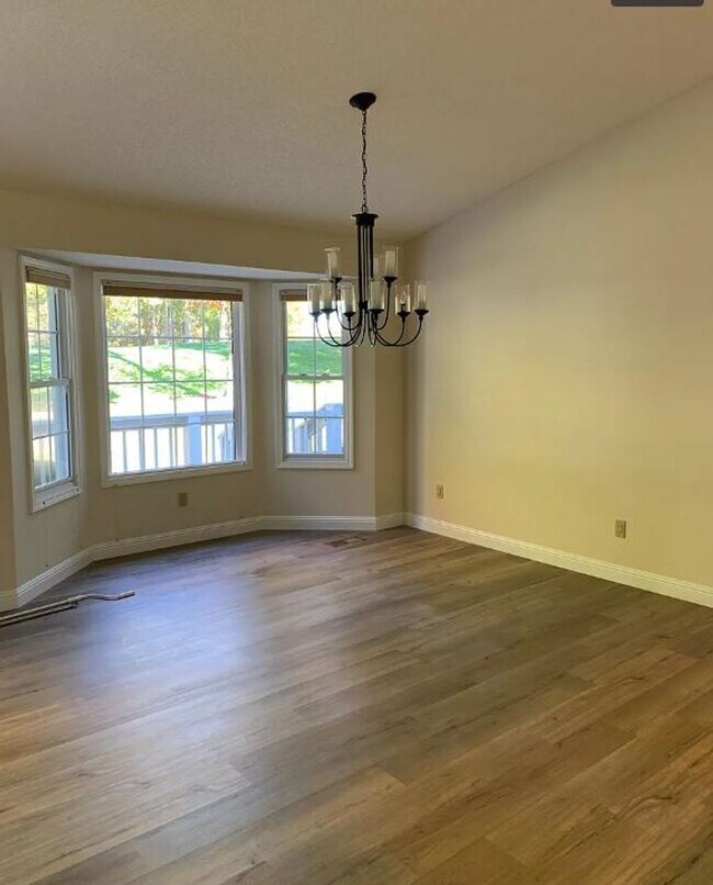 Building Photo - 3 bedroom / 2 bath townhouse in Fairfield ...